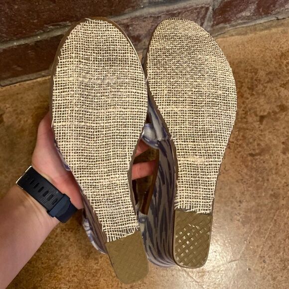 TOMS Sienna blue and white tribal ikat print platform wedge‎ sandals - Picture 7 of 9